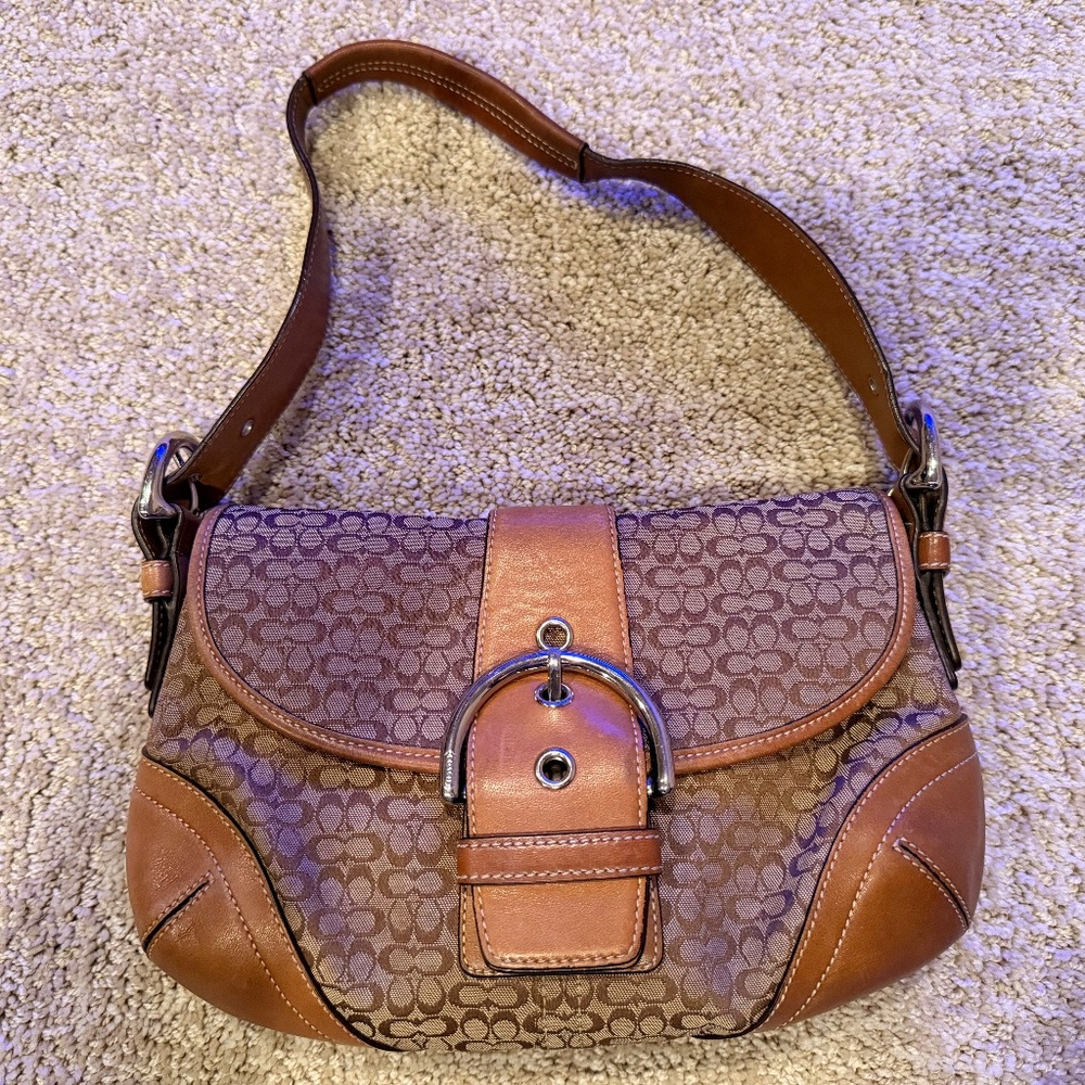 Classic hobo Coach purse